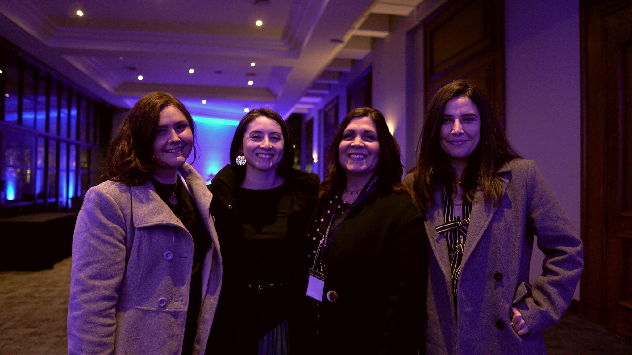 De la Unidad de Extensión del Departamento de Ingeniería Industrial y de Sistemas, (DIIS UC) Kristal Ulloa, Daniela Luengo, Paulina Valenzuela y Valeska Véliz